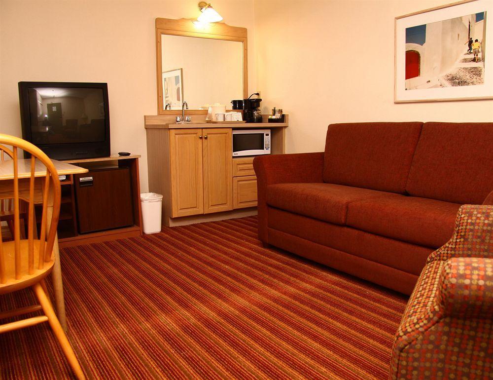 Quality Inn & Suites Bathurst Buitenkant foto
