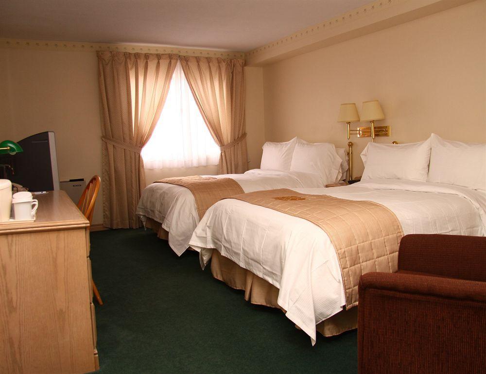 Quality Inn & Suites Bathurst Buitenkant foto