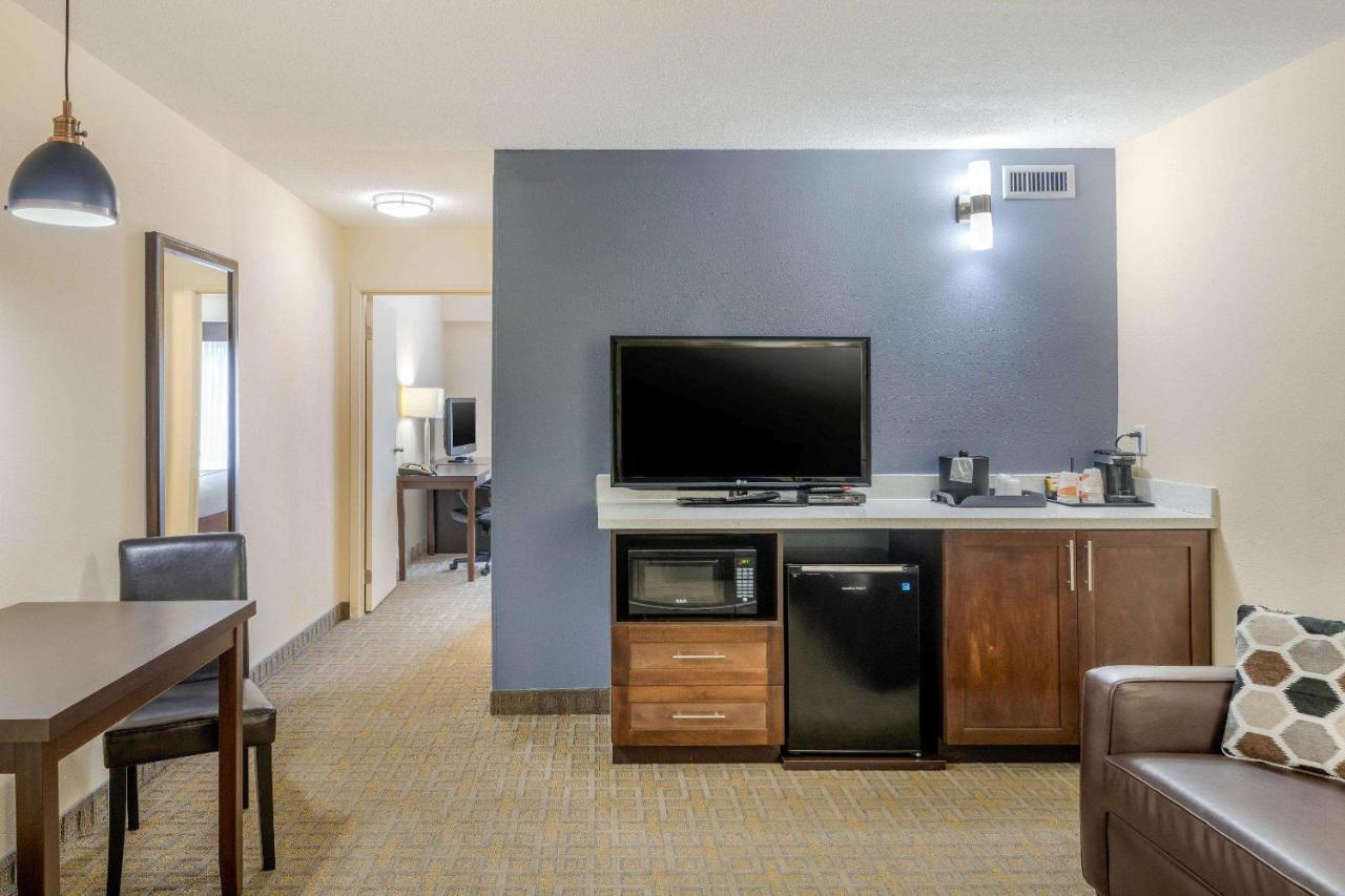 Quality Inn & Suites Bathurst Buitenkant foto