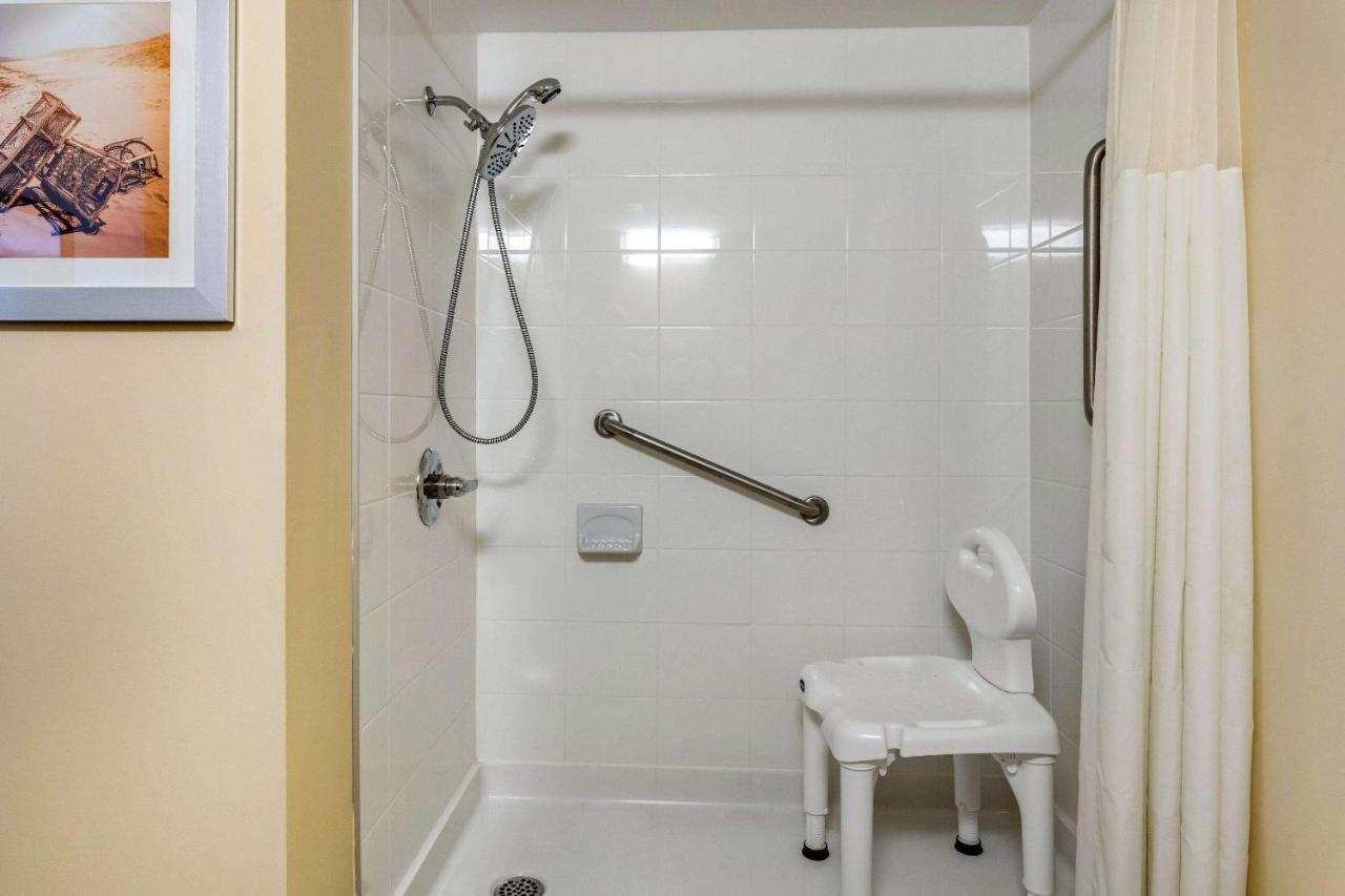 Quality Inn & Suites Bathurst Buitenkant foto