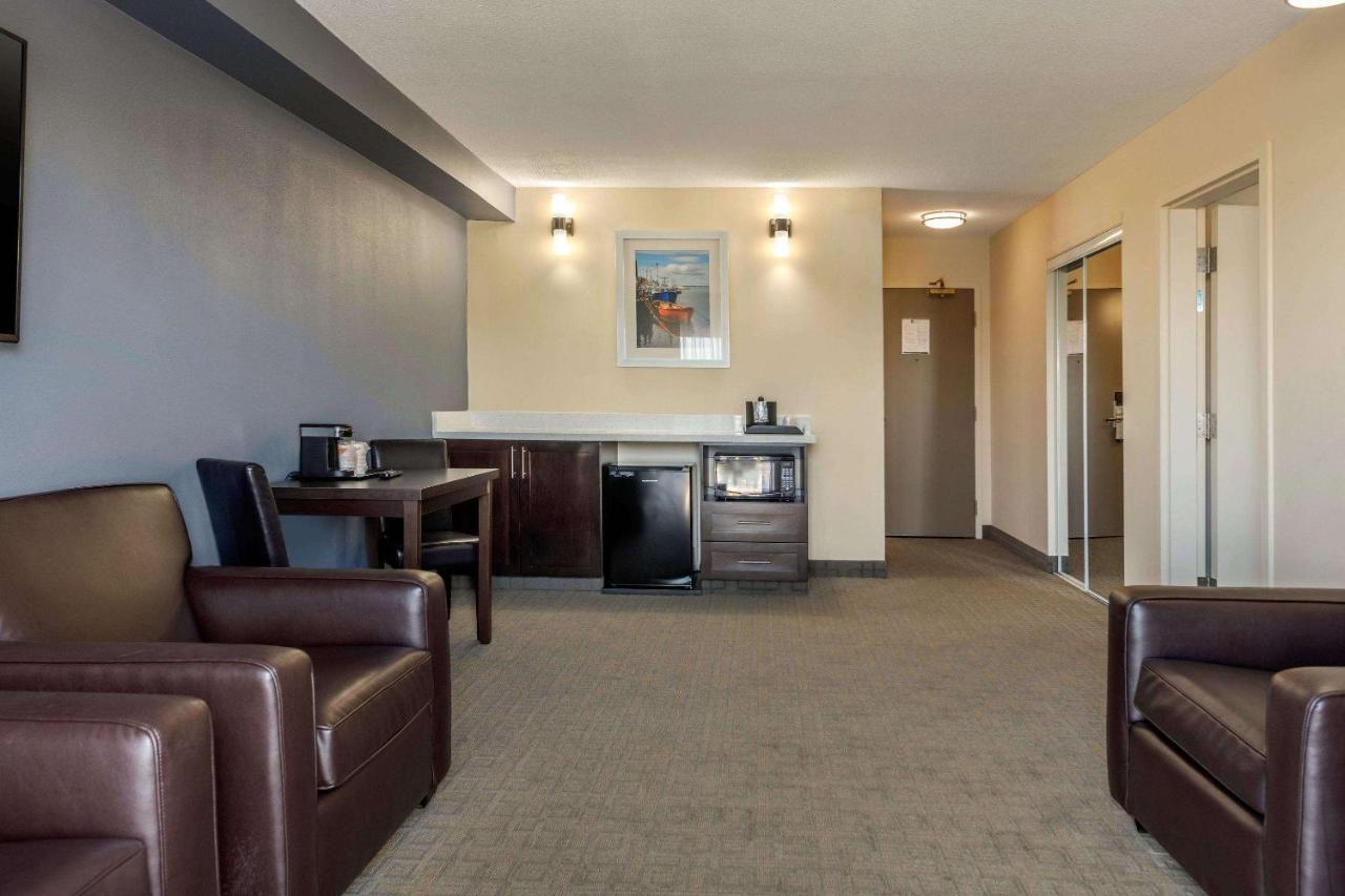 Quality Inn & Suites Bathurst Buitenkant foto
