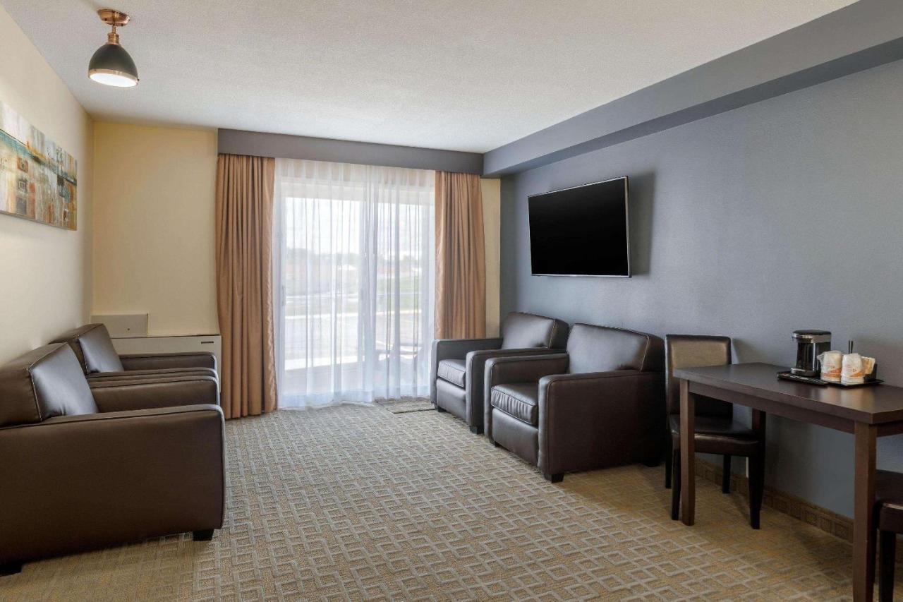 Quality Inn & Suites Bathurst Buitenkant foto